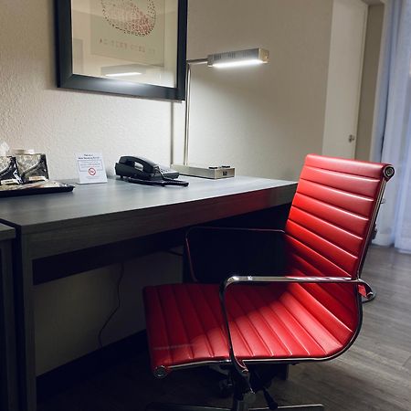 Hotel Ramada By Wyndham Hartford North - Bradley Airport Windsor Locks Zewnętrze zdjęcie