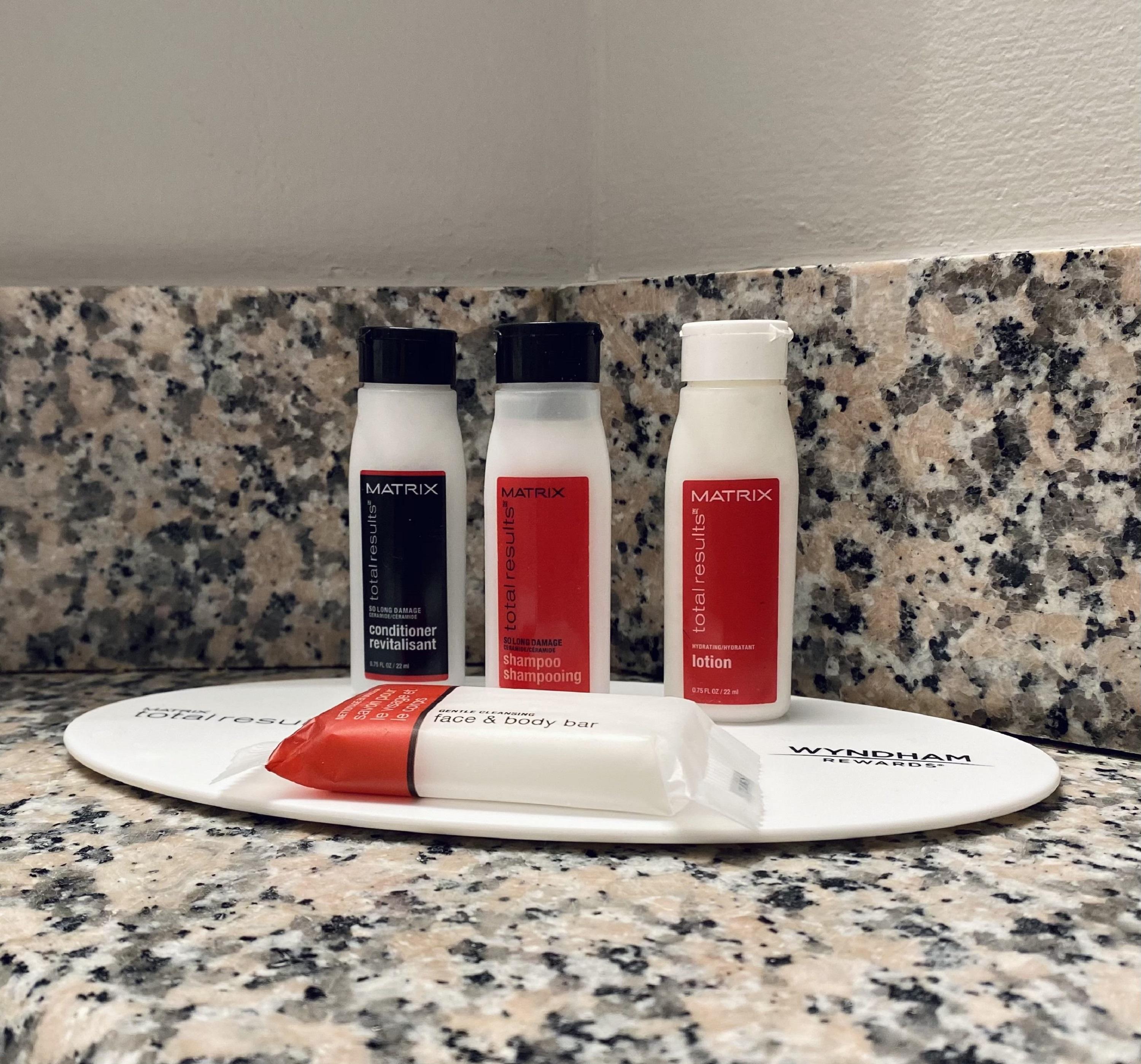 Hotel Ramada By Wyndham Hartford North - Bradley Airport Windsor Locks Zewnętrze zdjęcie