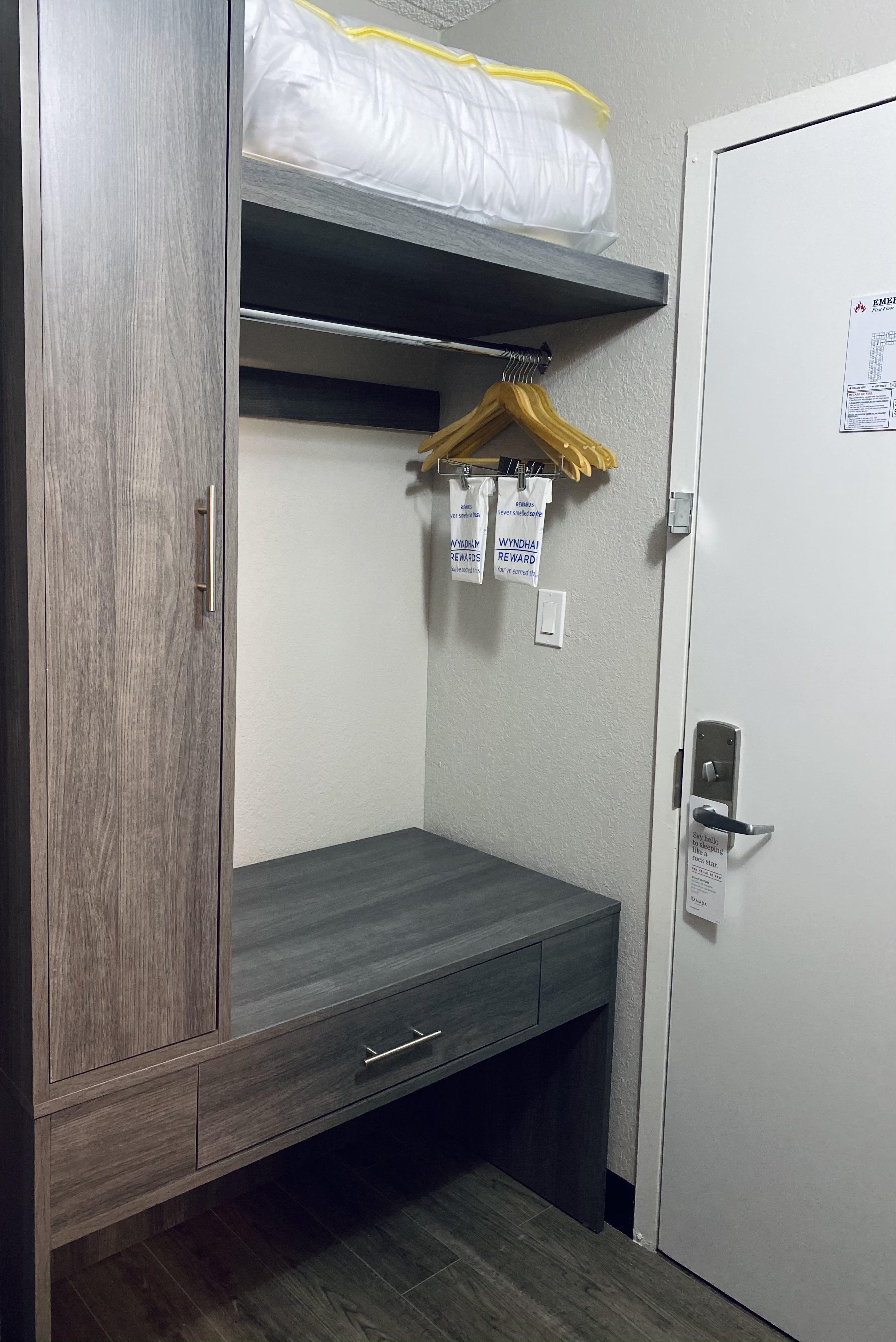Hotel Ramada By Wyndham Hartford North - Bradley Airport Windsor Locks Zewnętrze zdjęcie