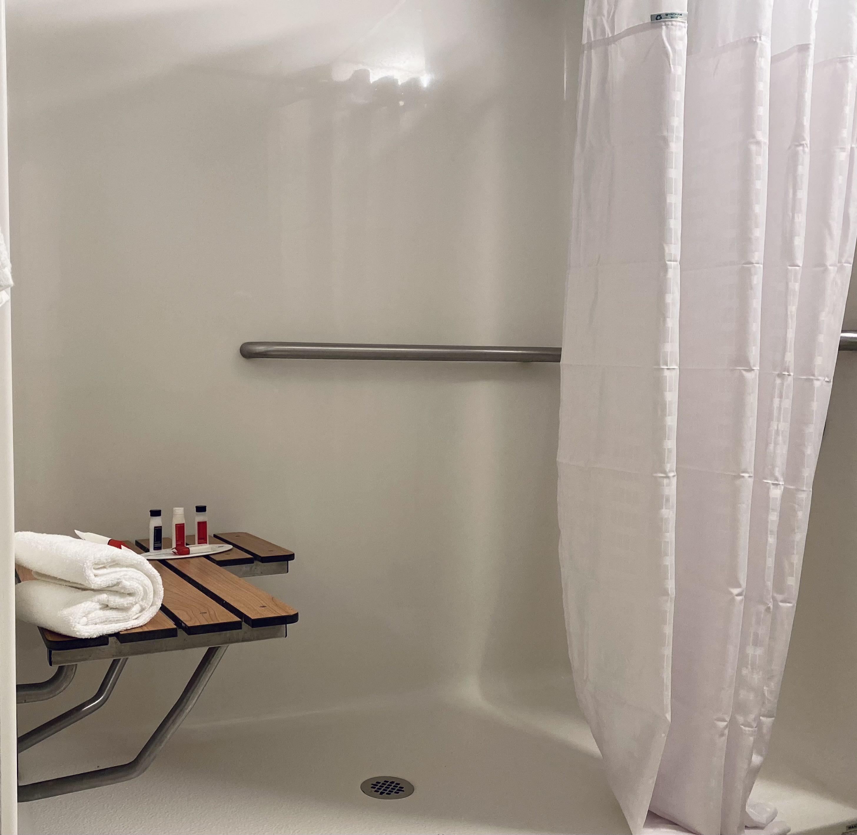 Hotel Ramada By Wyndham Hartford North - Bradley Airport Windsor Locks Zewnętrze zdjęcie