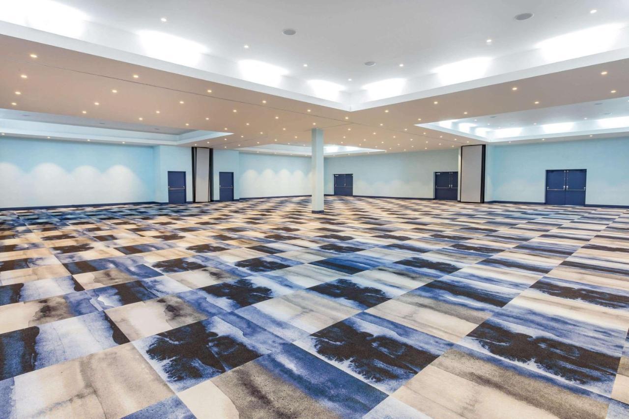 Hotel Ramada By Wyndham Hartford North - Bradley Airport Windsor Locks Zewnętrze zdjęcie