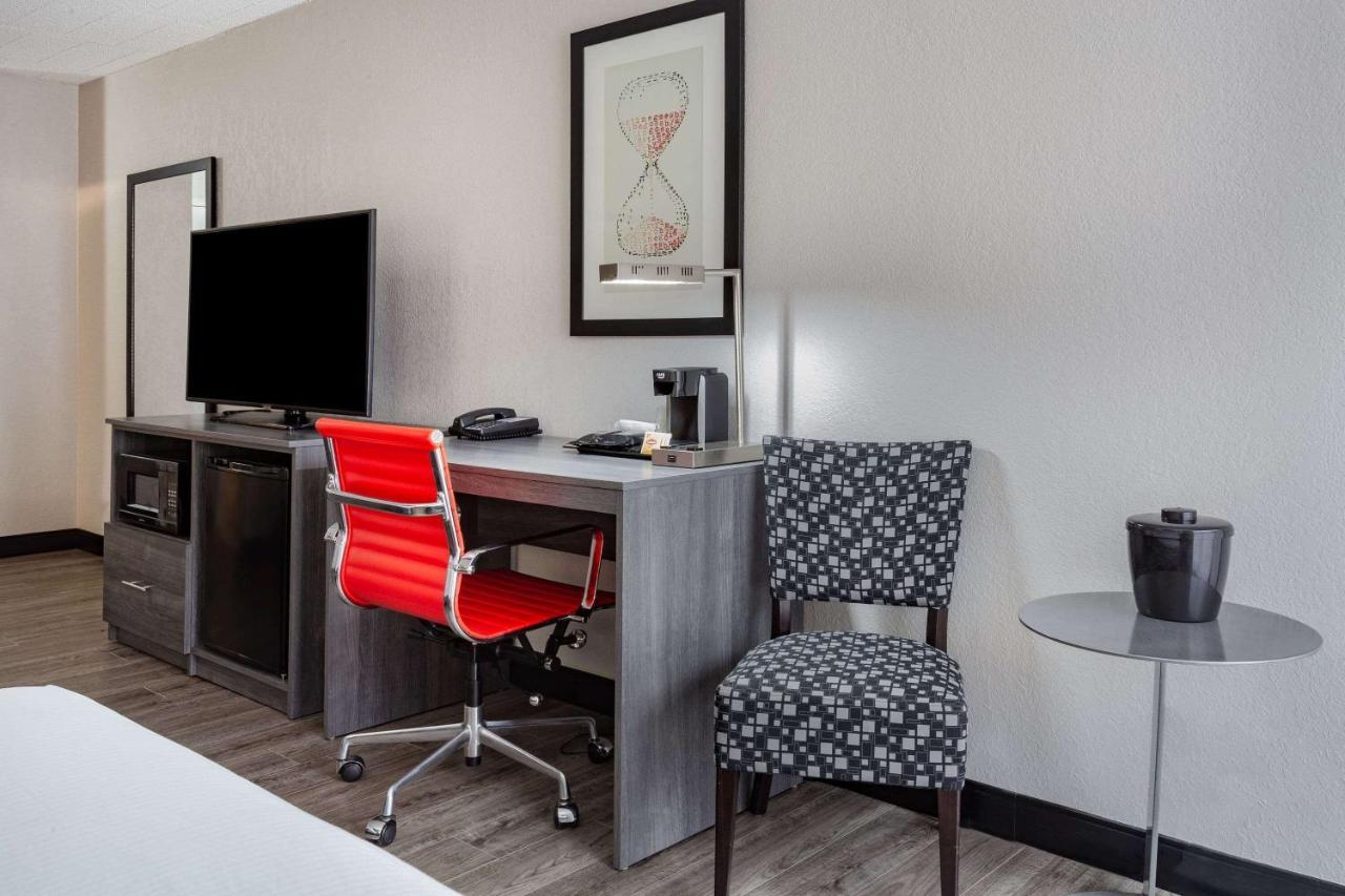 Hotel Ramada By Wyndham Hartford North - Bradley Airport Windsor Locks Zewnętrze zdjęcie