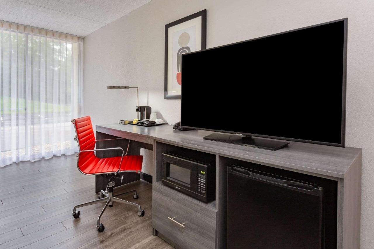 Hotel Ramada By Wyndham Hartford North - Bradley Airport Windsor Locks Zewnętrze zdjęcie