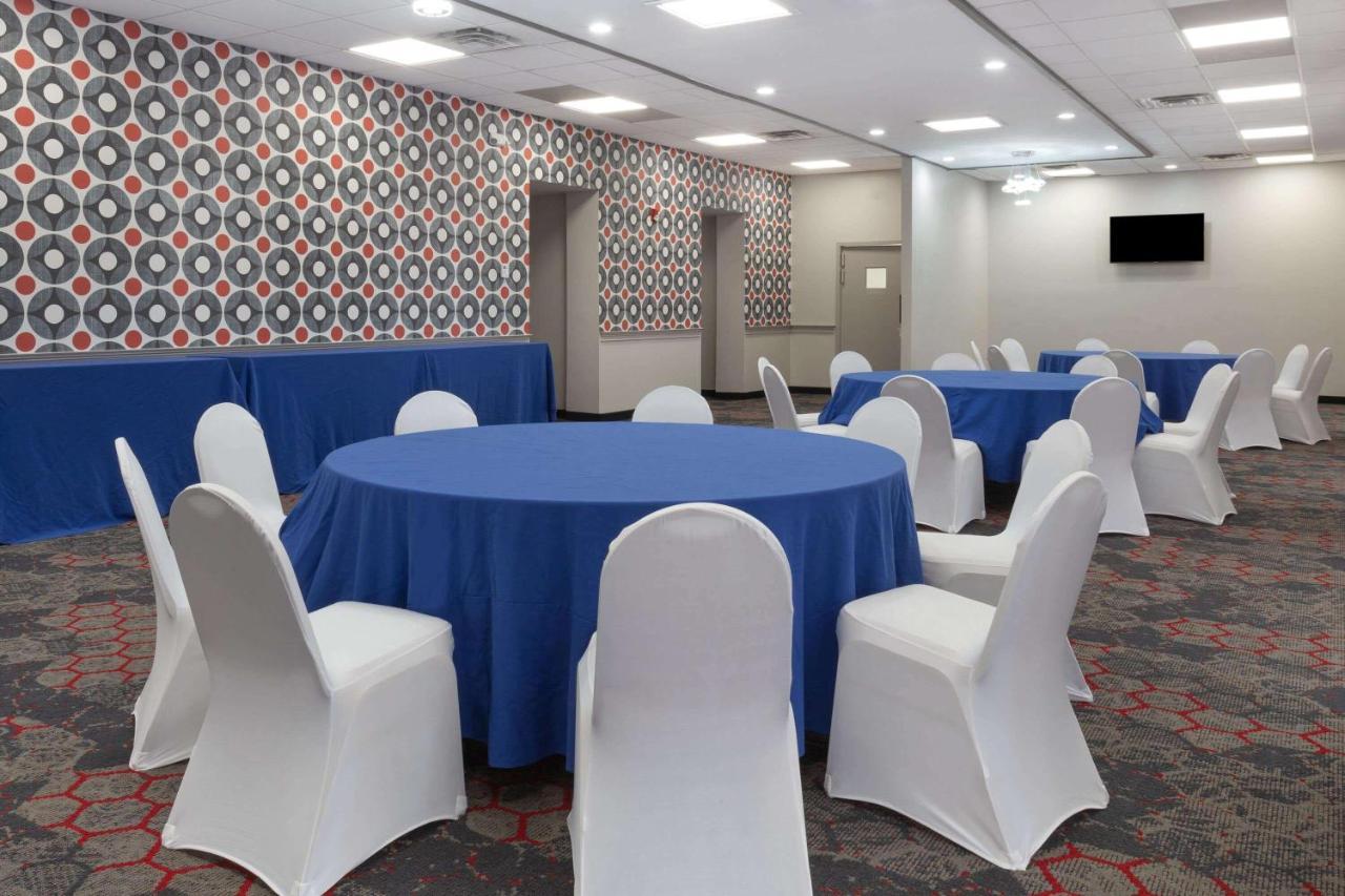 Hotel Ramada By Wyndham Hartford North - Bradley Airport Windsor Locks Zewnętrze zdjęcie