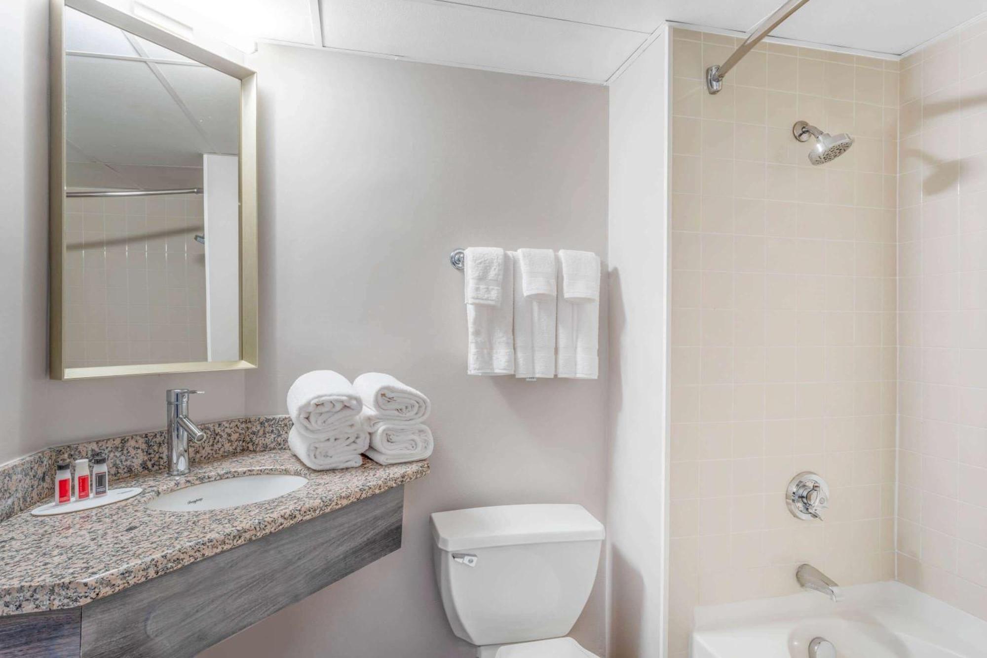 Hotel Ramada By Wyndham Hartford North - Bradley Airport Windsor Locks Pokój zdjęcie